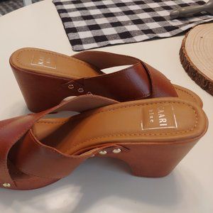 TAN KAARI BLUE CLOGS 9.5